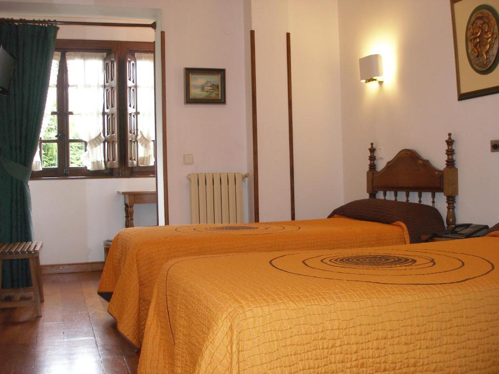 Hotel Siglo XVIII Santillana del Mar Room photo